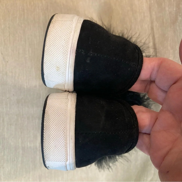 STEVE MADDEN Sz 7.5 Emily Black Suede Feather Pom Pom  Slip On Sneakers Shoes - Picture 12 of 12